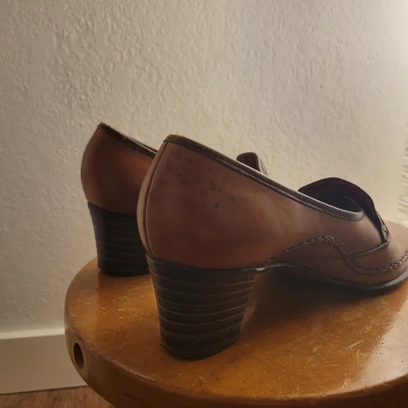 2 For $20 - Vintage Brown Leather Women's Loafers - Picture 2 of 9
